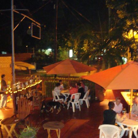 Residencial Uno Hostel Puerto Iguazu Bagian luar foto