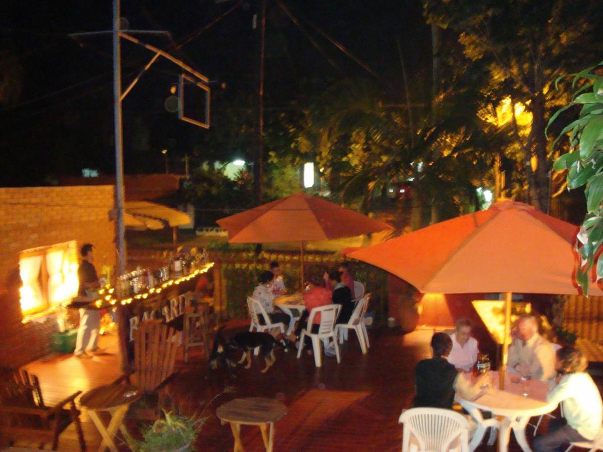 Residencial Uno Hostel Puerto Iguazu Bagian luar foto